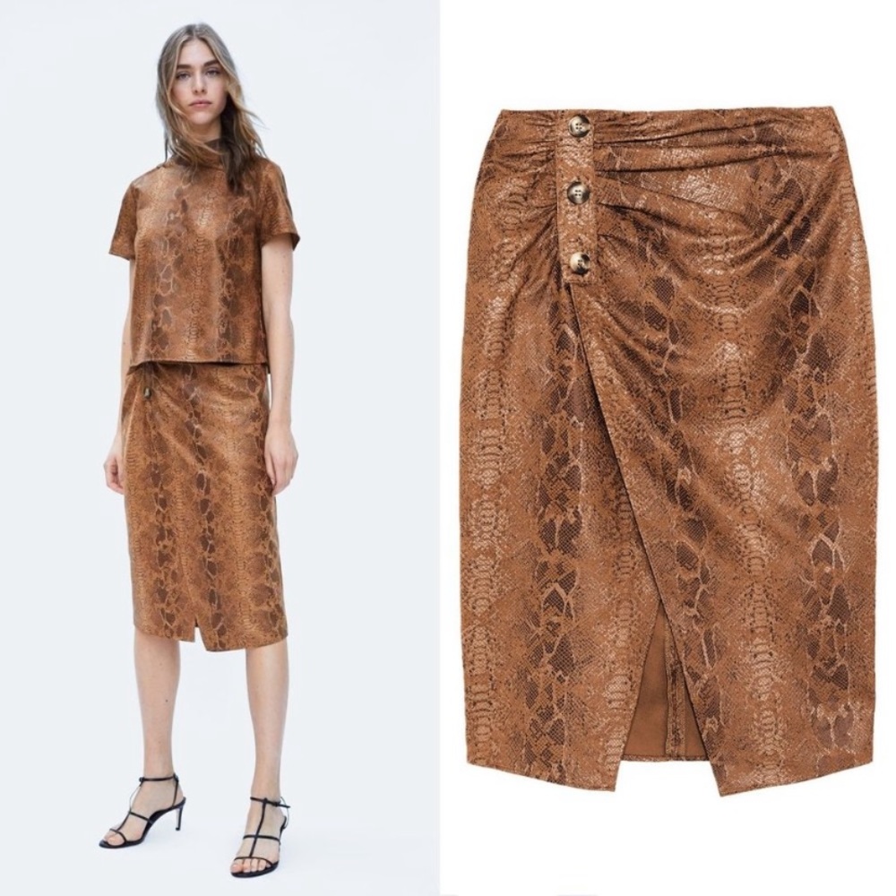 BLOGGER FAVORITE ZARA FAUX SUEDE SKIRT!
Tags fell off but brand new